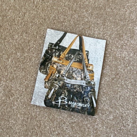 👜 B Makowsky Crossbody Bag - Picture 2 of 5